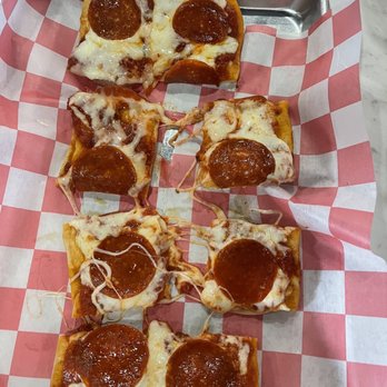 Ritmo Kitchen and Lounge - Pepperoni pizza - Lounges Near Me - Bakersfield, California