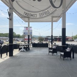 On The Grind Coffee Company - Outdoor seating
