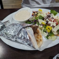 Elsas Greek Grill - Gyro with salad and sauce