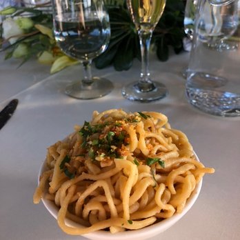 Le's Kitchen Catering - Wok fried garlic noodles - Caterers Near Me Le's Kitchen Catering - Wok fried garlic noodles - Caterers Near Me