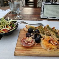 O11ZE - Carmalized Chévre with tomato jam & grapes. Cabbage salad.