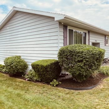 Elegant Landscaping - Mulch and trimming. - Landscaping Near Me - Erie, Pennsylvania Elegant Landscaping - Mulch and trimming. - Landscaping Near Me - Erie, Pennsylvania