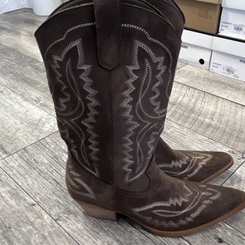 Shoes On Del Mar - Shoe Stores Near Me - San Clemente, California