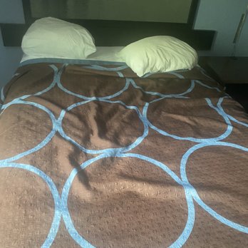 Super 8 by Wyndham Mankato - 2nd room with beds that looked slept in. - Hotels Near Me - Mankato, Minnesota