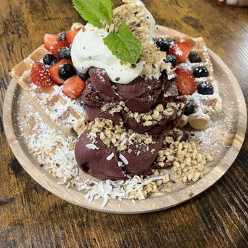 Waffle and Berry - Açaí and waffle bowl - Waffles Near Me - Honolulu, Hawaii