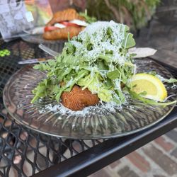 Nomada Bakery - Avacado and poached egg croissant