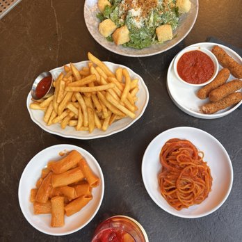 Casa Gianna - Happy hour : Spicy Rigatoni Alla Vodka fries, mozzarella sticks, ceaser salad sangria - Italian Near Me - Miami, Florida
