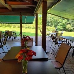 Three Oaks Vineyard - Pavilion seating