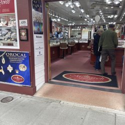Monarch Jewels - Guys that work here really don't want to give you a free pendant for coming in as advertised by the ship. Guy in grey suit had an attitude