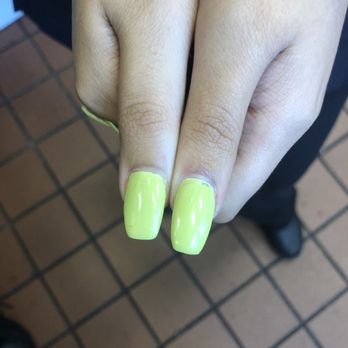 Signature Nails  - UNEVEN NAILS CUTICLES ARE A MESS. so disappointed - Nail Salons Near Me - Lithia, Florida