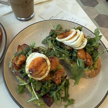 Moongoat Greenhouse - Avocado Toast with Bacon and Egg - Coffee Roasteries Near Me - Costa Mesa, California Moongoat Greenhouse - Avocado Toast with Bacon and Egg - Coffee Roasteries Near Me - Costa Mesa, California