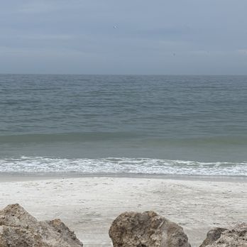 Beach House Waterfront Restaurant - American Near Me - Bradenton Beach, Florida