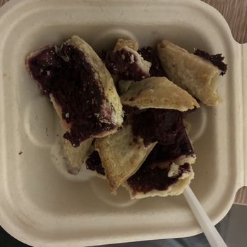 Sagebrush BBQ & Grill - A dried up, broken up semblance of a slice of berry pie, and as you see it, is how I received it. - Barbeque Near Me - Grand Lake, Colorado