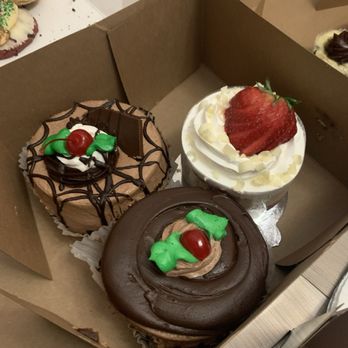 Oakmont Bakery - Mini cakes! So cute and delicious @nhueats_ - Bakeries Near Me - Oakmont, Pennsylvania Oakmont Bakery - Mini cakes! So cute and delicious @nhueats_ - Bakeries Near Me - Oakmont, Pennsylvania