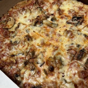 Lou Malnati's Pizzeria - Thin crust medium pizza (sausage and mushroom) - Pizza Near Me - Schaumburg, Illinois Lou Malnati's Pizzeria - Thin crust medium pizza (sausage and mushroom) - Pizza Near Me - Schaumburg, Illinois