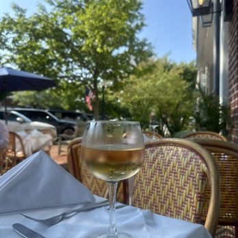 Le Charlot - Fantastic selection of wines - French Near Me - Southampton, New York Le Charlot - Fantastic selection of wines - French Near Me - Southampton, New York