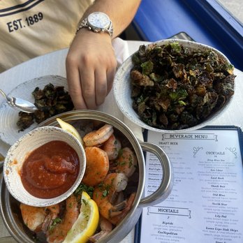 Beacon Corner Bar - Seafood Near Me - Grand Rapids, Michigan