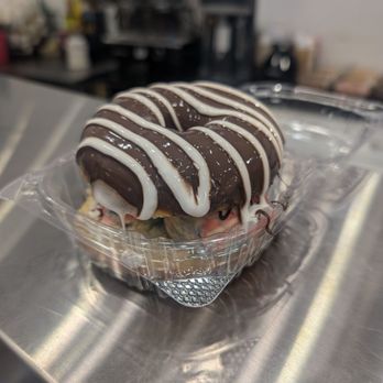 Elio's - Ice cream sandwich - Ice Cream & Frozen Yogurt Near Me - Sunnyside, New York Elio's - Ice cream sandwich - Ice Cream & Frozen Yogurt Near Me - Sunnyside, New York
