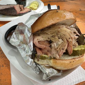 Rollin Smoke BBQ - Pulled Pork Sandwich - Barbeque Near Me - Austin, Texas