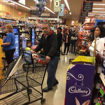 Safeway - Horrid lines, can't move throughout the store. Yuck! - Grocery Near Me - Sacramento, California
