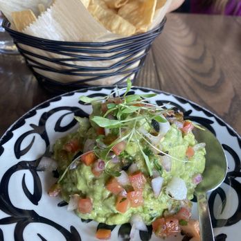 La Josie - Tradicional Guacamole - Mexican Near Me - Chicago, Illinois
