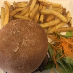 Morny's Café - Cheeseburger - well done as requested