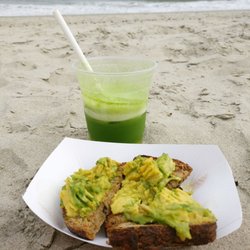 La Fruteria Rockaway Beach - Green juice and avocado toast