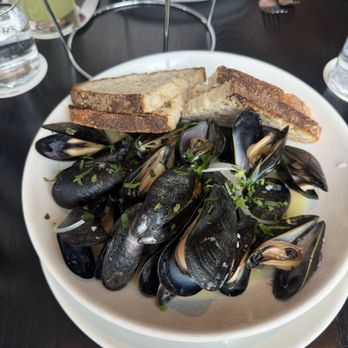 Row 34 - Mussels - Seafood Near Me - Burlington, Massachusetts