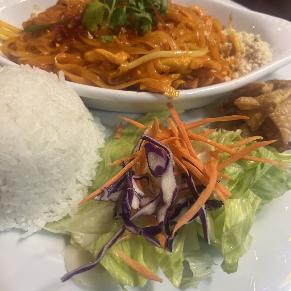 Sweety Hut Thai Restaurant - 41. Pad Thai Noodles - Thai Near Me - West Covina, California Sweety Hut Thai Restaurant - 41. Pad Thai Noodles - Thai Near Me - West Covina, California
