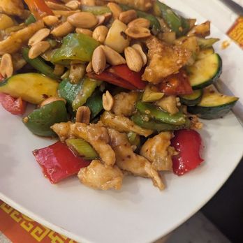 Golden House - Kung Pao Chix $14.95. 4/5* Nice medium spice, sorta sweet would ask for less next time 4-2025 - Chinese Near Me - Tucson, Arizona