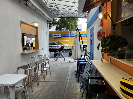 SUNDAY C&C EATERY by null