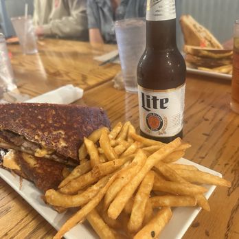 Salty’s Bar & Grill - Desserts Near Me - Key Largo, Florida