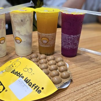 Happy Lemon - Oreo bubble waffle, strawberry puff, milk tea puff, passion fruit green tea, and dragonfruit slush - Bubble Tea Near Me - Alhambra, California