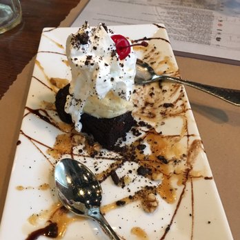 Craft 31 - Cheesecake brownie sundae for dessert - Pizza Near Me - Williamsburg, Virginia Craft 31 - Cheesecake brownie sundae for dessert - Pizza Near Me - Williamsburg, Virginia