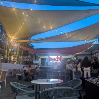 Barn Booze n Bites - Bars Near Me - Dunwoody, Georgia Barn Booze n Bites - Bars Near Me - Dunwoody, Georgia