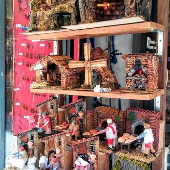 San Gregorio Armeno - Depicting everyday life - Christmas Markets Near Me - Naples, NA