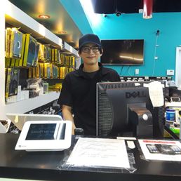 Steve of Gadget MD on 1960 in Humble. (He was wearing a mask but took it off for the picture. No one else was in the store) Steve of Gadget MD on 1960 in Humble. (He was wearing a mask but took it off for the picture. No one else was in the store)