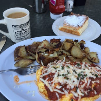 Curbside Cafe - Italian Omelet with Coffee Cake - Breakfast & Brunch Near Me - Vista, California