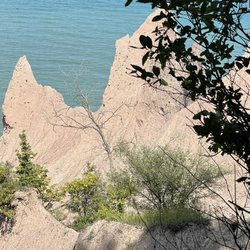 Chimney Bluffs State Park