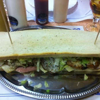 Bárbaro - Sandwitch gigante barbaro, todo gigante y rico - Hot Dogs Near Me - Barcelona, B