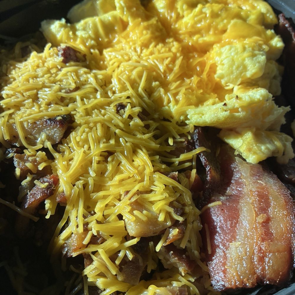 Black Bear Diner American Fork - 2 egg Thick-Cut Smoked Bacon (4 Slices) and potato's with cheese - American Near Me - American Fork, Utah