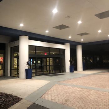 Hilton Ocala - Main entrance at night - Hotels Near Me - Ocala, Florida Hilton Ocala - Main entrance at night - Hotels Near Me - Ocala, Florida