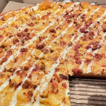 Dawghouse Pizza & Bar - Buffalo Chicken and Bacon Pizza with Ranch Drizzle - Pizza Near Me - Columbus, Ohio