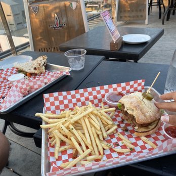 High Rooftop Lounge - beyond burger - Lounges Near Me - Venice, California High Rooftop Lounge - beyond burger - Lounges Near Me - Venice, California