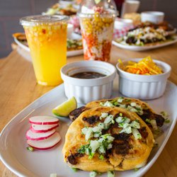 Pupuseria Y Taqueria Las Comadres