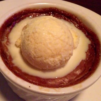 William Jeffrey's Tavern - Indian Pudding with a scoop of rum raisin ice cream - American Near Me - Arlington, Virginia