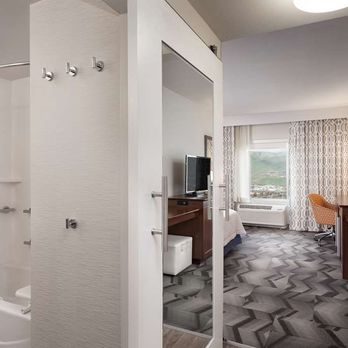 Hampton Inn Lewiston - Guest room bath - Hotels Near Me - Lewiston, Idaho Hampton Inn Lewiston - Guest room bath - Hotels Near Me - Lewiston, Idaho