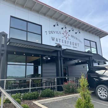 7 Devils Waterfront Alehouse - Front of the restaurant - Seafood Near Me - Coos Bay, Oregon