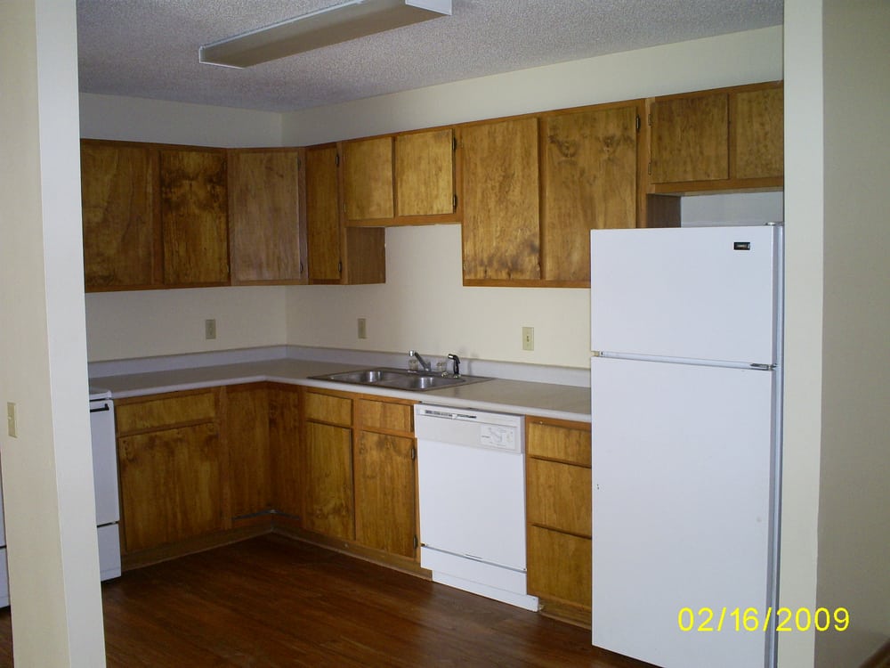 VALLEY VIEW APARTMENTS Updated August 2024 303 S Iowa St