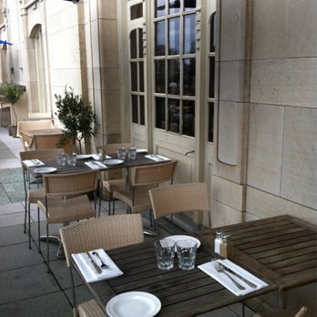 Dramatenterrassen - Dukat för lunch - Bars Near Me - Stockholm, Alberta